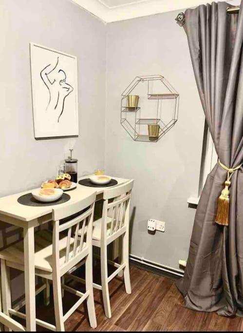 Lovely, Two Bedroom Apartment Central Location Londyn Zewnętrze zdjęcie